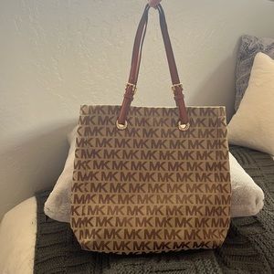 Michael Kors tote. Good condition.